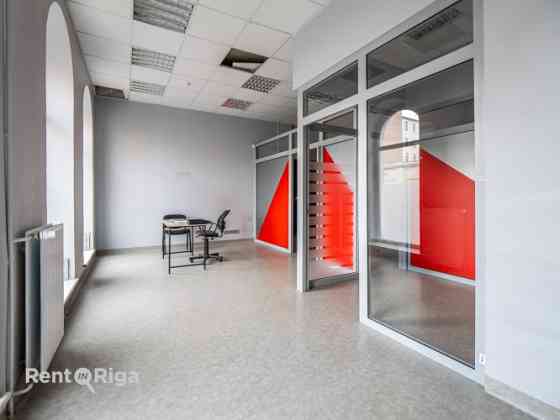 Retail or office premises opposite the Riga Circus.  The premises are located on two levels  75 sq m Рига