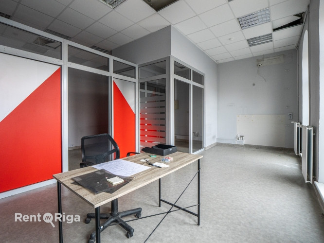 Retail or office premises opposite the Riga Circus.  The premises are located on two levels  75 sq m Рига - изображение 5