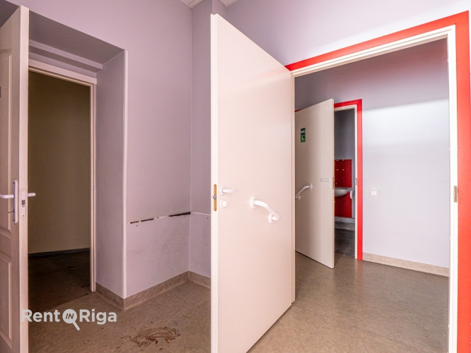 Retail or office premises opposite the Riga Circus.  The premises are located on two levels  75 sq m Рига - изображение 8