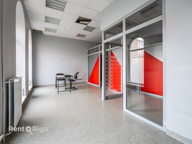 Retail or office premises opposite the Riga Circus.  The premises are located on two levels  75 sq m Рига - изображение 6