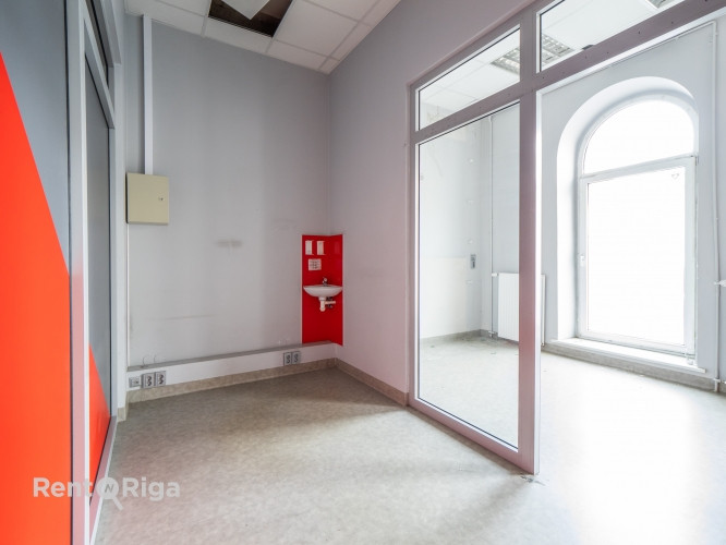 Retail or office premises opposite the Riga Circus.  The premises are located on two levels  75 sq m Рига - изображение 7