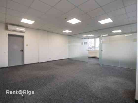 Aрендa офисных помещений в бизнес-центре Mūkusalas.  Современные, светлые и легко Рига