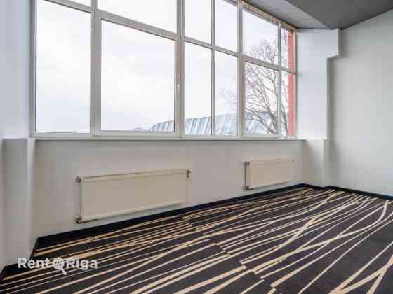 Aрендa офисных помещений в бизнес-центре Mūkusalas.  Современные, светлые и легко Рига