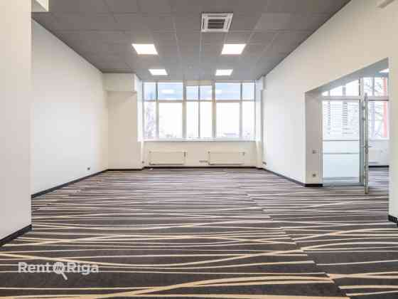 Aрендa офисных помещений в бизнес-центре Mūkusalas.  Современные, светлые и легко Рига