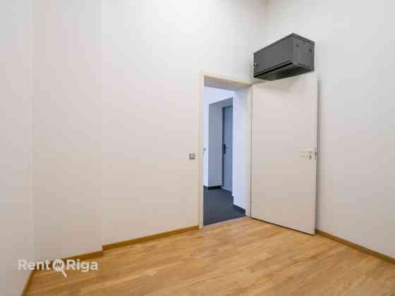 Aрендa офисных помещений в бизнес-центре Mūkusalas.  Современные, светлые и легко Rīga