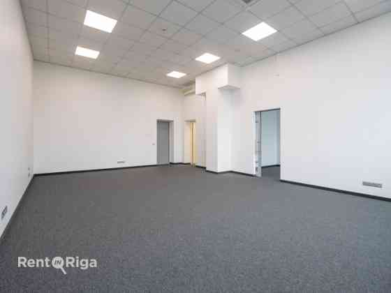 Aрендa офисных помещений в бизнес-центре Mūkusalas.  Современные, светлые и легко Rīga