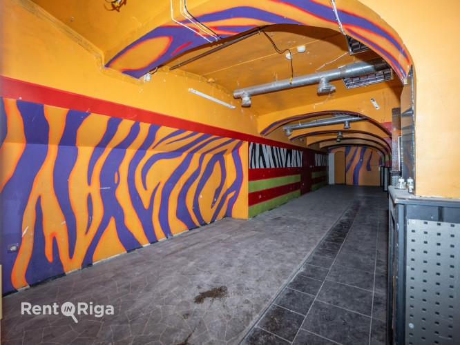 Zāle pagrabā pretī Rīgas Cirkam.  Telpas sastāv no vienas lielas zāles ap 100 kvm un palīgtelpām. Ir Рига - изображение 8