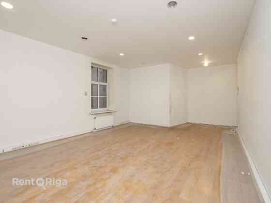 Biroja telpas pretī Rīgas Cirkam.  Pieejamas dažāda izmēra biroja telpas ar kopējo platību no 30 - 3 Rīga