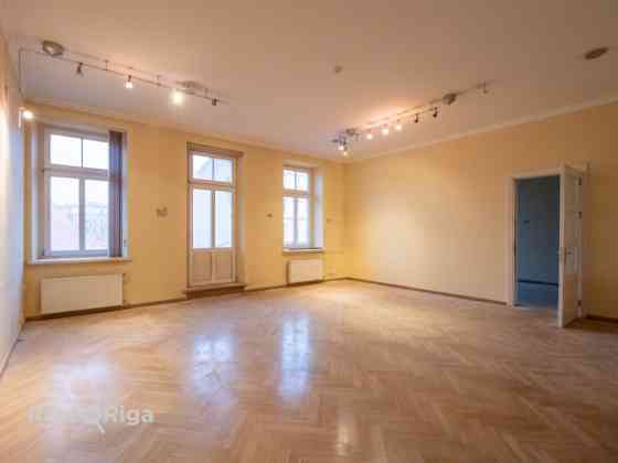 Biroja telpas pretī Rīgas Cirkam.  Pieejamas dažāda izmēra biroja telpas ar kopējo platību no 30 - 3 Rīga