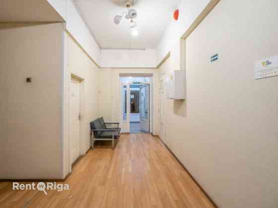 Biroja telpas pretī Rīgas Cirkam.  Pieejamas dažāda izmēra biroja telpas ar kopējo platību no 30 - 3 Rīga