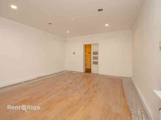 Biroja telpas pretī Rīgas Cirkam.  Pieejamas dažāda izmēra biroja telpas ar kopējo platību no 30 - 3 Rīga