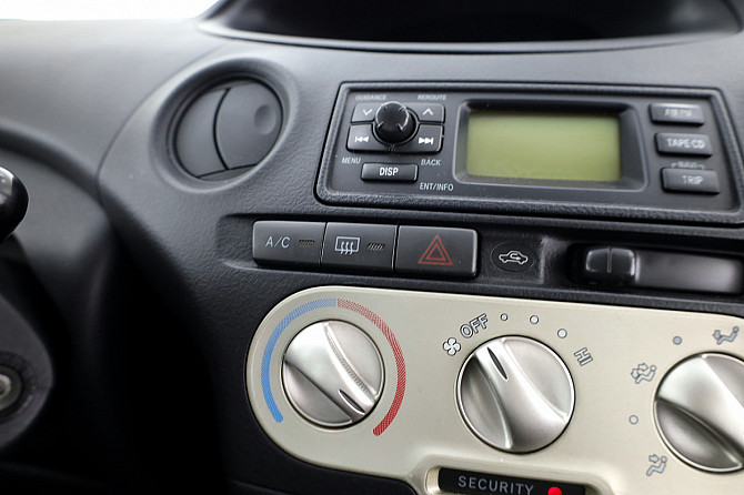 Toyota Yaris Linea Sol Facelift A-C 1.3 64kW Tallina - foto 8