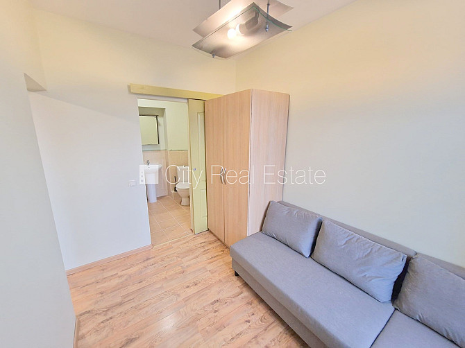 Pagalma ēka, renovēta māja, slēgts pagalms, ieeja no ielas, kāpņu telpa pēc kosmētiskā Rīga - foto 8