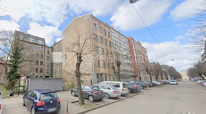 Pagalma ēka, renovēta māja, slēgts pagalms, ieeja no ielas, kāpņu telpa pēc kosmētiskā Rīga - foto 18