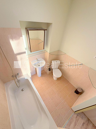 Pagalma ēka, renovēta māja, slēgts pagalms, ieeja no ielas, kāpņu telpa pēc kosmētiskā Rīga - foto 12