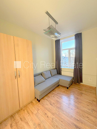 Pagalma ēka, renovēta māja, slēgts pagalms, ieeja no ielas, kāpņu telpa pēc kosmētiskā Rīga - foto 7