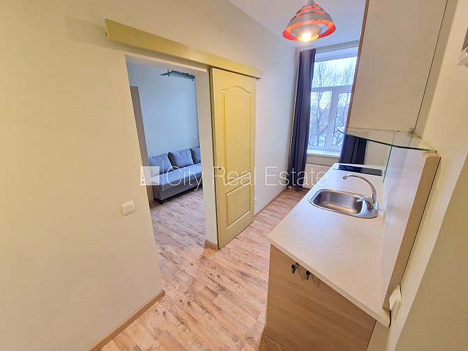 Pagalma ēka, renovēta māja, slēgts pagalms, ieeja no ielas, kāpņu telpa pēc kosmētiskā Rīga - foto 5