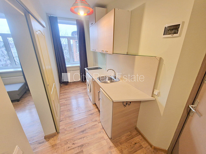 Pagalma ēka, renovēta māja, slēgts pagalms, ieeja no ielas, kāpņu telpa pēc kosmētiskā Rīga - foto 1