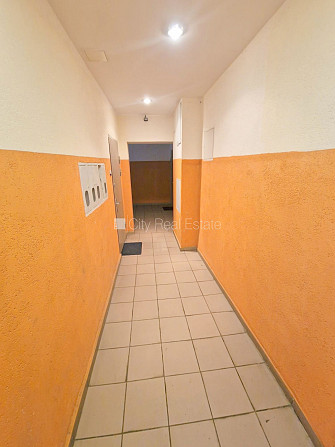 Pagalma ēka, renovēta māja, slēgts pagalms, ieeja no ielas, kāpņu telpa pēc kosmētiskā Rīga - foto 16