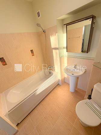 Pagalma ēka, renovēta māja, slēgts pagalms, ieeja no ielas, kāpņu telpa pēc kosmētiskā Rīga - foto 13