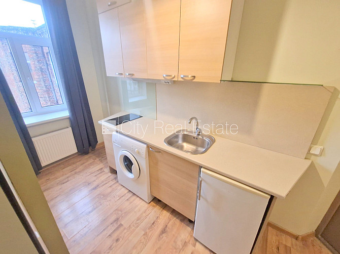 Pagalma ēka, renovēta māja, slēgts pagalms, ieeja no ielas, kāpņu telpa pēc kosmētiskā Rīga - foto 2