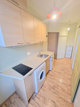 Pagalma ēka, renovēta māja, slēgts pagalms, ieeja no ielas, kāpņu telpa pēc kosmētiskā Rīga - foto 6