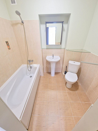 Pagalma ēka, renovēta māja, slēgts pagalms, ieeja no ielas, kāpņu telpa pēc kosmētiskā Rīga - foto 11