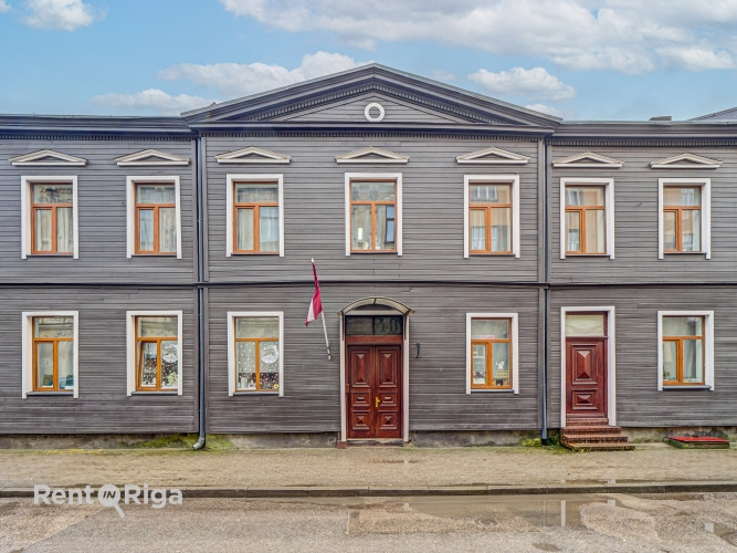 Реновированное двухэтажное деревянное здание в Агенскалнсе.  Общая площадь Рига - изображение 2