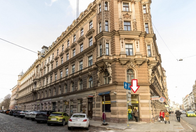 Продаётся просторная квартира площадью 203,6 м2 с двумя входами. Недвижимость Рига - изображение 1