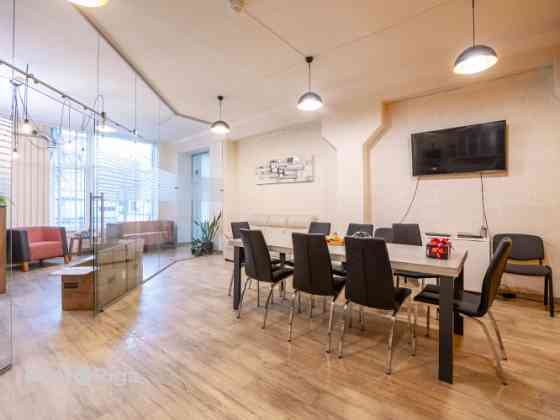 Birojs Dienvidu tila rajonā.  + 1. stāvs; + PLatība sastāv no priekštelpas (sekretariāta), pārrunu t Rīga