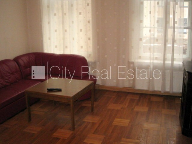 Дом во дворе, закрытая территория, вход со двора, окна выходят в обе стороны дома, Рига - изображение 18