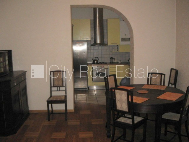 Дом во дворе, закрытая территория, вход со двора, окна выходят в обе стороны дома, Рига - изображение 17