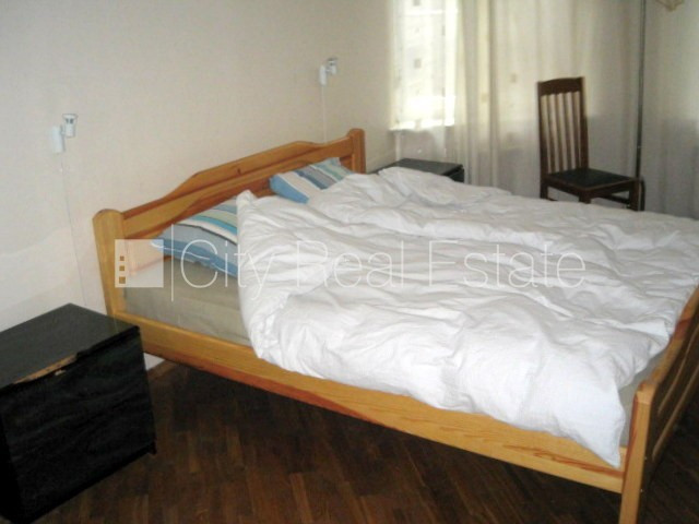 Дом во дворе, закрытая территория, вход со двора, окна выходят в обе стороны дома, Рига - изображение 20