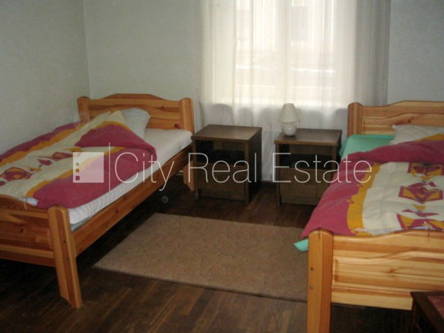 Дом во дворе, закрытая территория, вход со двора, окна выходят в обе стороны дома, Рига - изображение 15