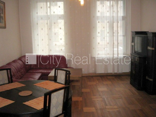 Дом во дворе, закрытая территория, вход со двора, окна выходят в обе стороны дома, Рига - изображение 16