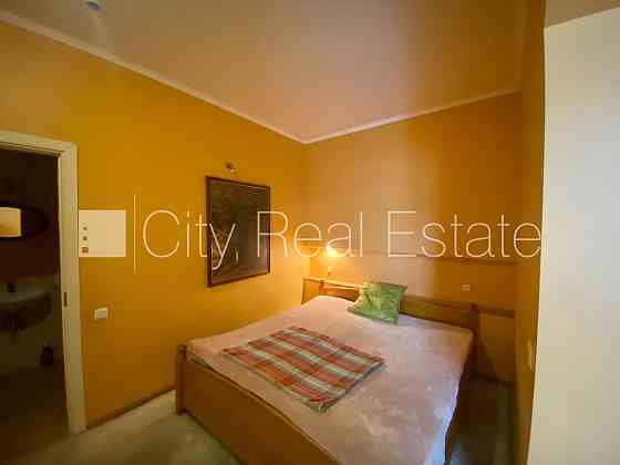 Реновированный дом, благоустроенная озеленённая территория, закрытый двор, Рига