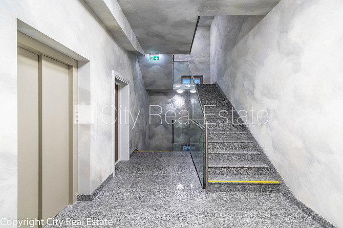 Новостройка, фасадный дом, закрытый двор, вход со двора, лифт, балкон 1,8 м2, терасса Рига - изображение 19