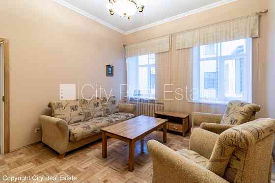 Частный дом, фасадный дом, реновированный дом, закрытый двор, территория обнесена Рига