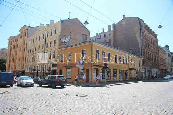 Дом во дворе, фасадный дом, количество квартир в здании 30 шт., металическое Рига