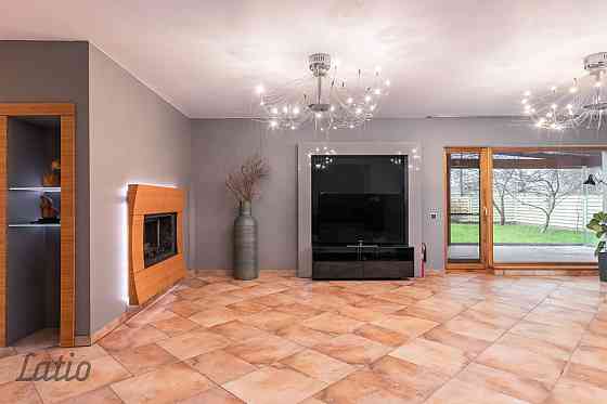 Pārdod mājīgu un elegantu ģimenes māju Aplokciemā  tikai 200 m no Mežaparka kultūras un atpūtas park Rīga