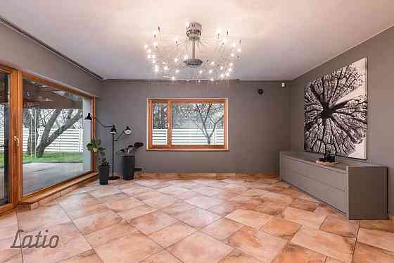 Pārdod mājīgu un elegantu ģimenes māju Aplokciemā  tikai 200 m no Mežaparka kultūras un atpūtas park Rīga