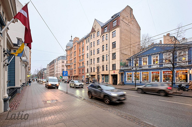 Pārdošanā dizaina 2 istabu dzīvoklis Rīgas centrā, klusā iekšpagalma ēkā K. Valdemāra ielā 24. Dzīvo Рига - изображение 2