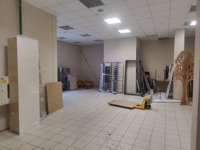 Piedāvājam veikala telpas tirdzniecības centrā 