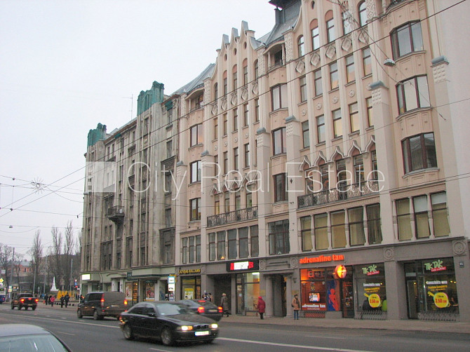 Фасадный дом, вход с улицы, лифт, лестничная клетка после капитального ремонта, Рига - изображение 8