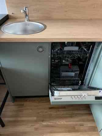 Īrei pieejams 2 istabu dzīvoklis fantastiskā vietā Rīgas centrā.  Dzīvoklis atrodas renovētā ēkā, ta Rīga