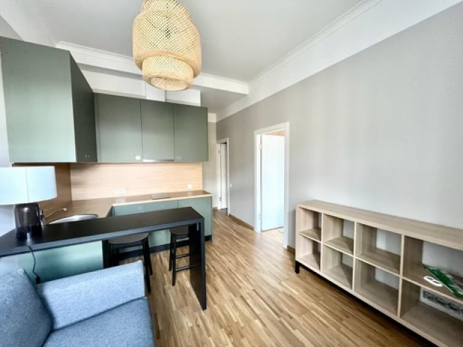 Īrei pieejams 2 istabu dzīvoklis fantastiskā vietā Rīgas centrā.  Dzīvoklis atrodas renovētā ēkā, ta Рига - изображение 4