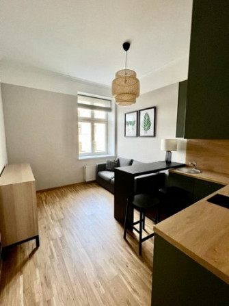 Īrei pieejams 2 istabu dzīvoklis fantastiskā vietā Rīgas centrā.  Dzīvoklis atrodas renovētā ēkā, ta Рига - изображение 5