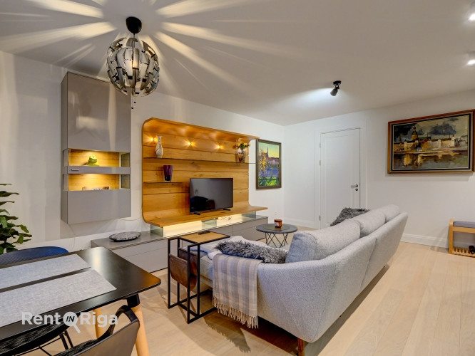 Šarmants dzīvoklis pilnībā renovētā ēkā ar elegantu fasādi, skatu uz parku un Latvijas Rīga - foto 1