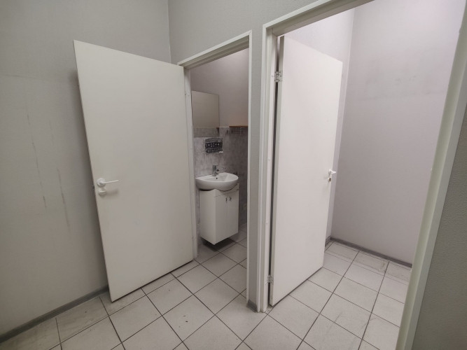 Tiek iznomāta tirdzniecības platība T/C "Sahāra" 1.stāvā.  Telpas sastāv no tirdzniecības zāles un p Рига - изображение 4