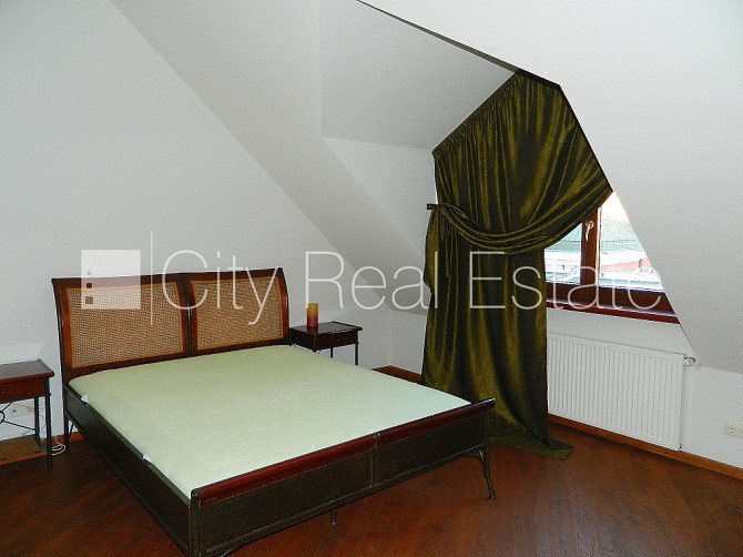 Fasādes māja, ieeja no ielas, kāpņu telpa pēc kosmētiskā remonta, franču balkons, terase, Rīga - foto 18